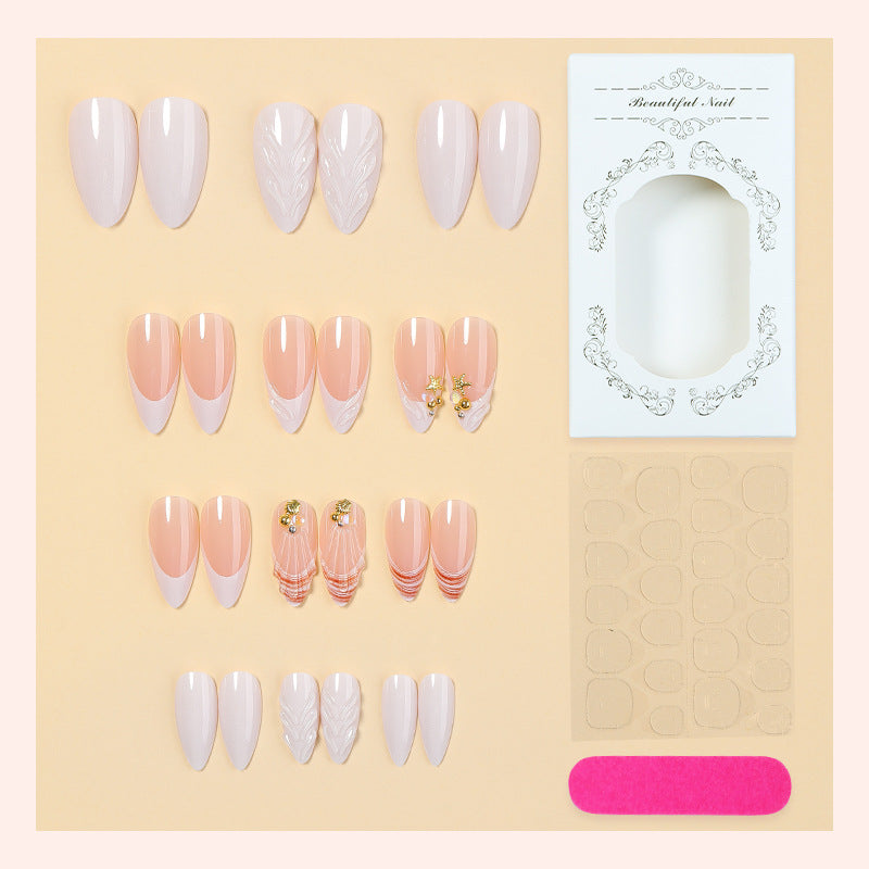 Elegante dekorative Press-On Nails Kollektion Karnz