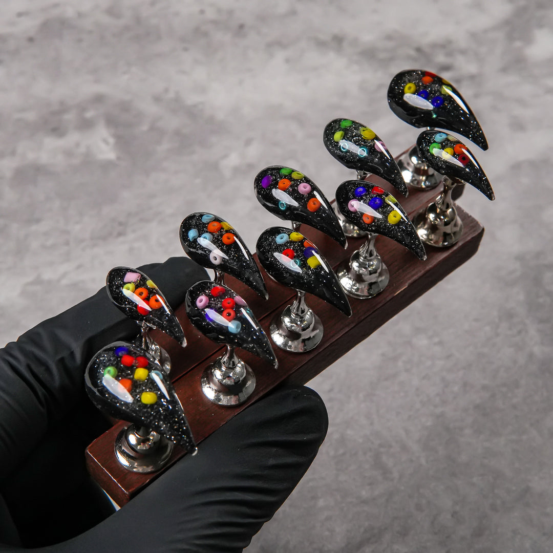 Künstlerisches Press-On-Nagelset mit buntem Sequin-Design