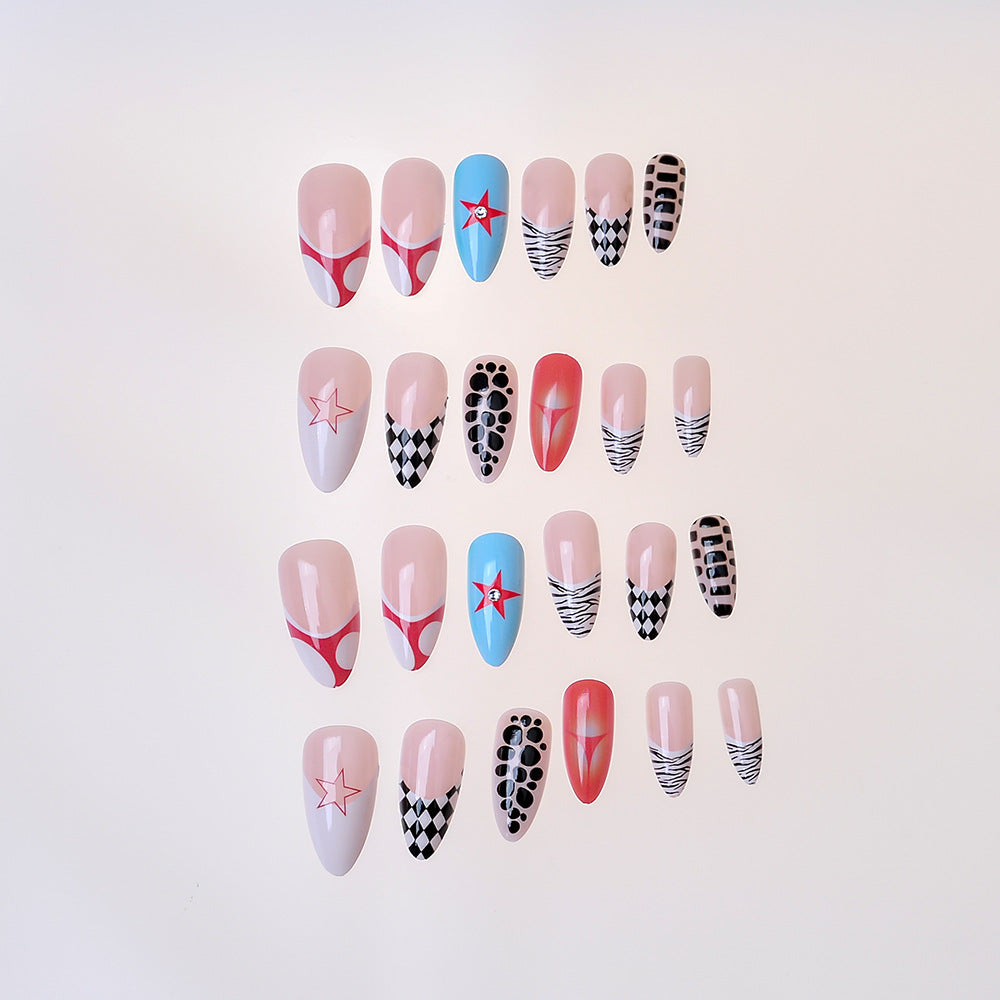 Künstlerisches Press-On Nail Set Karnz