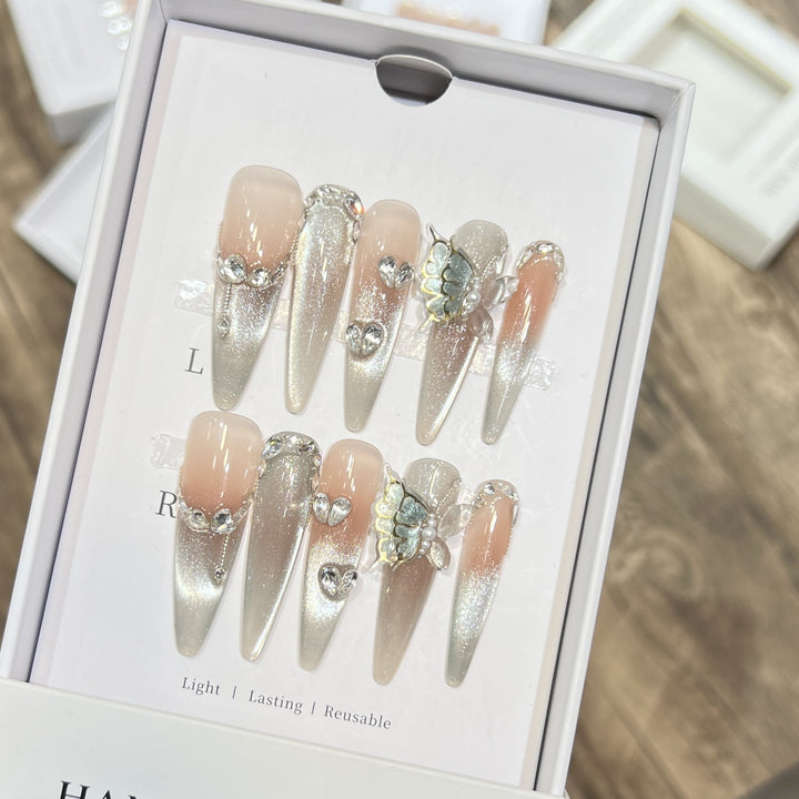 Dekorativer Stiletto Press-On Nagelkunst Set mit Schmetterlingsakzenten Karnz