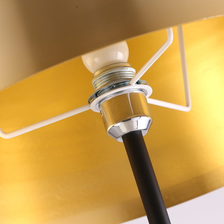 Elegante Tischlampe mit geometrischem Fuß