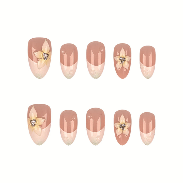Blumenverziertes Press-On-Nageldesign