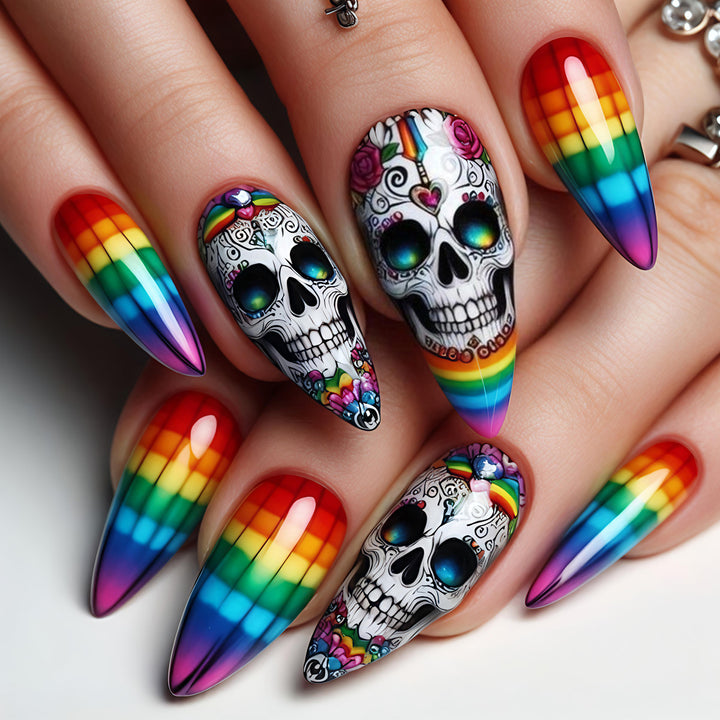 Kreative Kunstnägel mit Totenkopf-Design und Regenbogenfarben Karnz