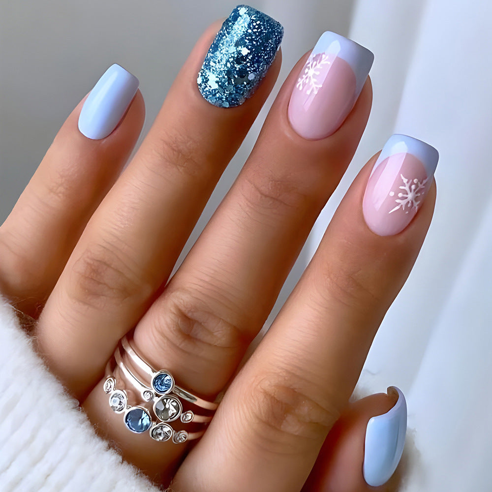Künstlerische Schneeflocken-verzierte Nagelkunst Tipps Karnz