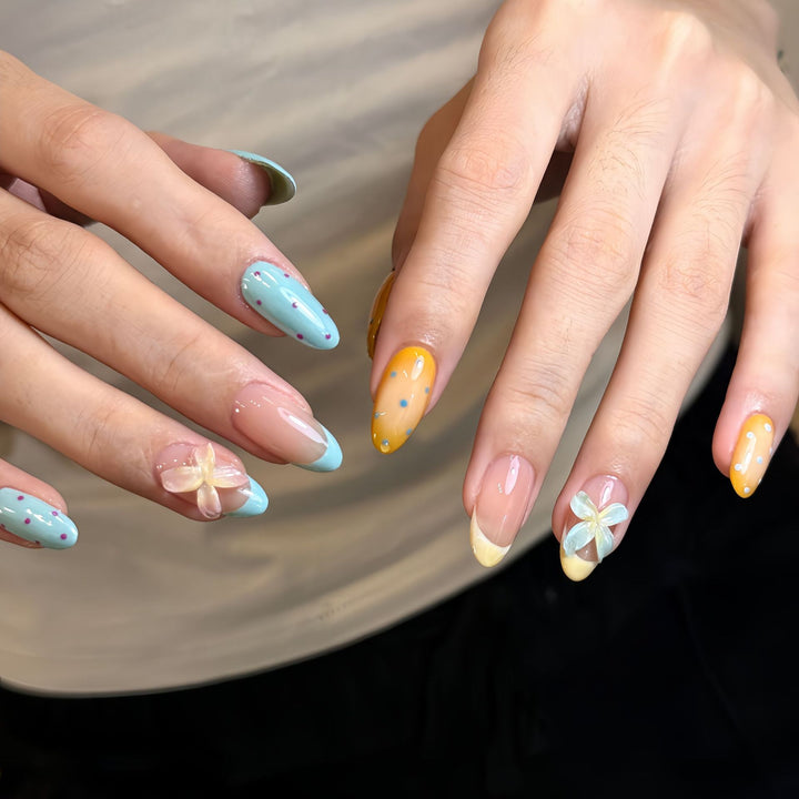 Künstliche Hand-Nail Art mit Floralen Akzenten Karnz