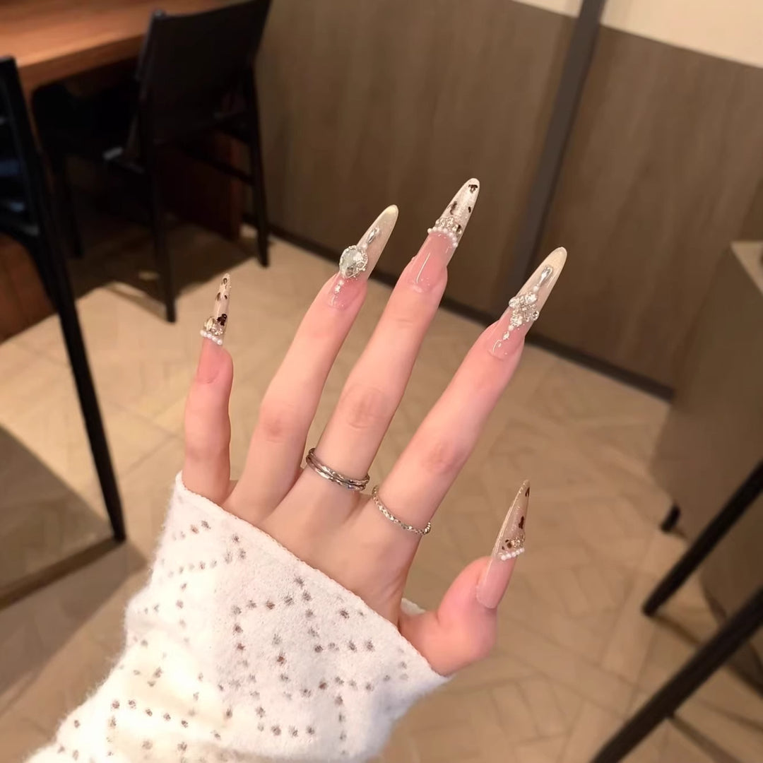 Glamouröse Strass-Nagelverlängerungen