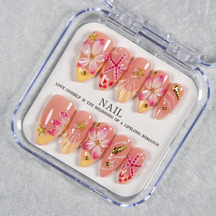 Dekoratives Press-On Nagelset mit floralen und Strandakzenten