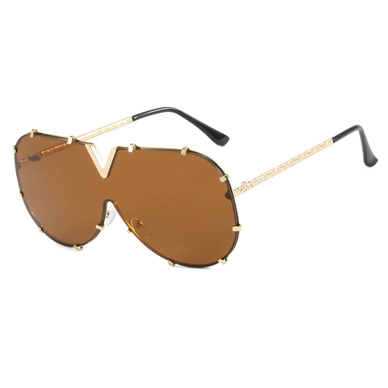 Damen oversized Schutzbrille im futuristischen Design Karnz