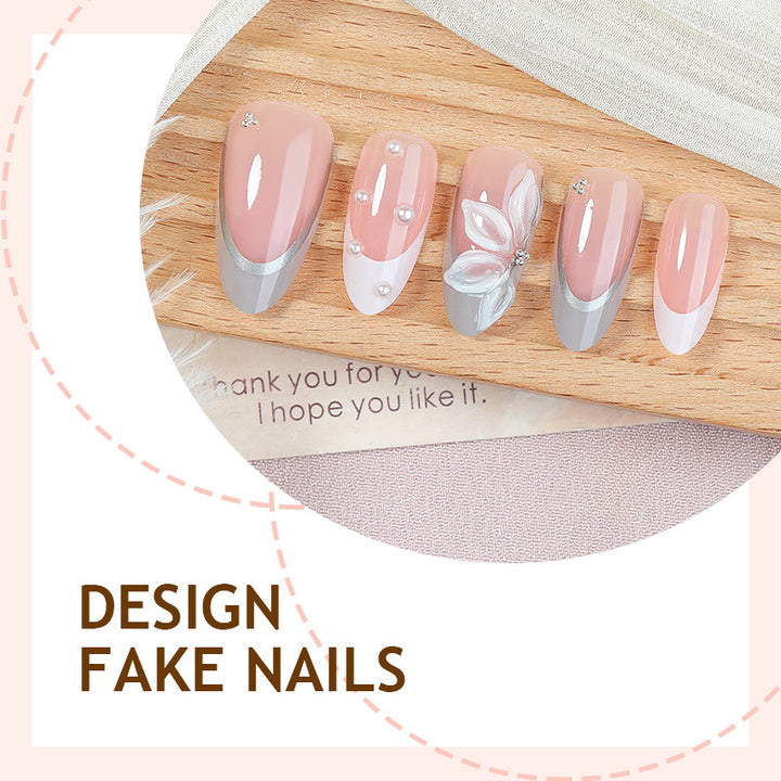 Kreatives Kunstnagelset mit eleganten Schmuckakzenten Karnz