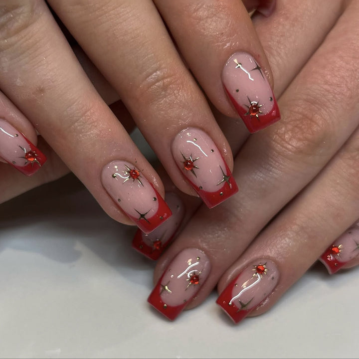Kunstnagelset mit glamourösen Akzenten Karnz