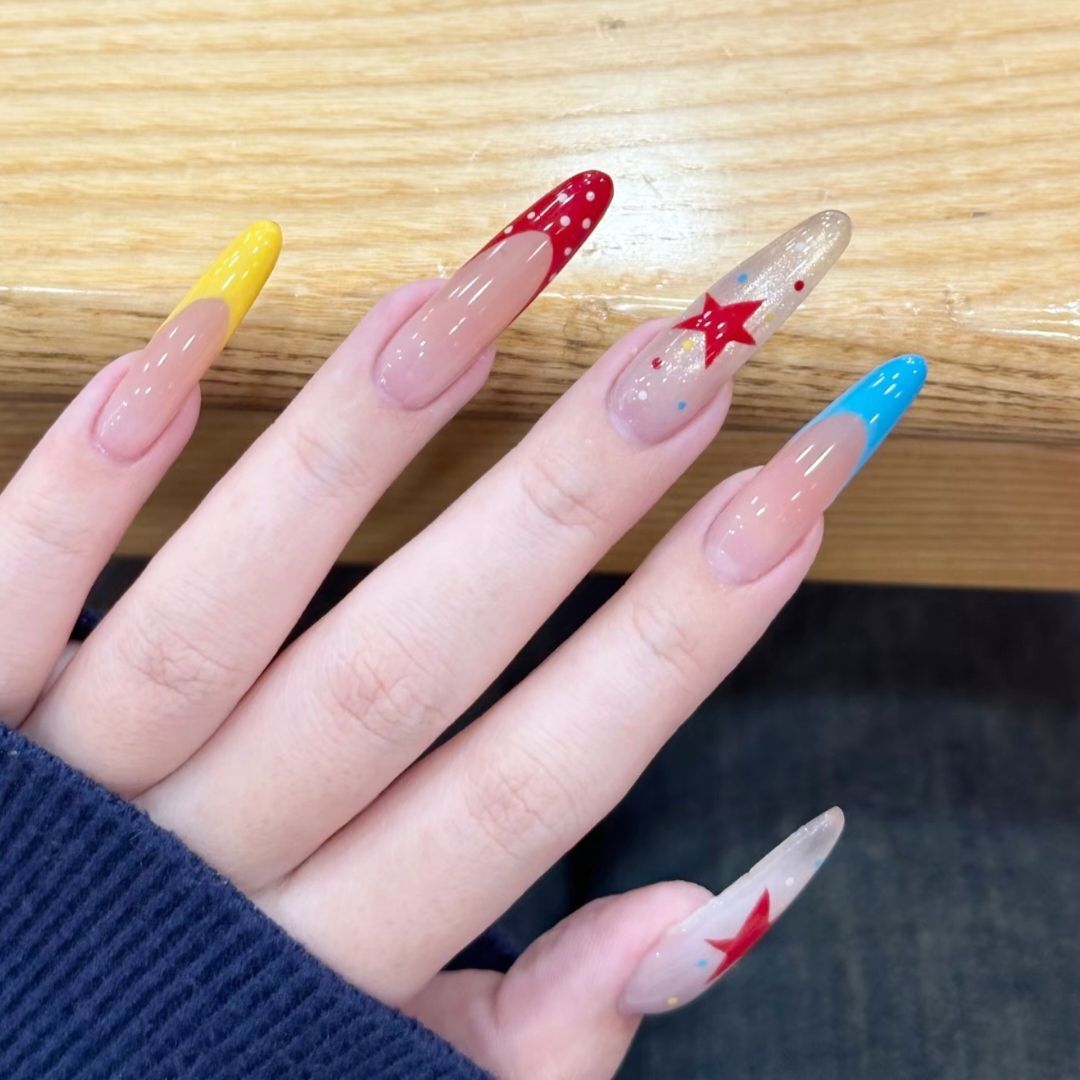 Künstlerische Lange Stiletto-Nagelverzierungen Karnz
