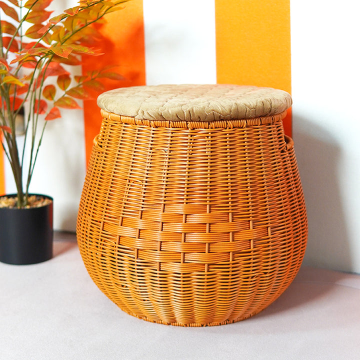 Gemütlicher Rattan Aufbewahrungshocker Karnz