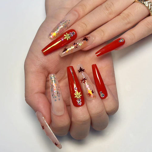 Kunstvolle Nagelverlängerungen mit Herbstmotiven Karnz