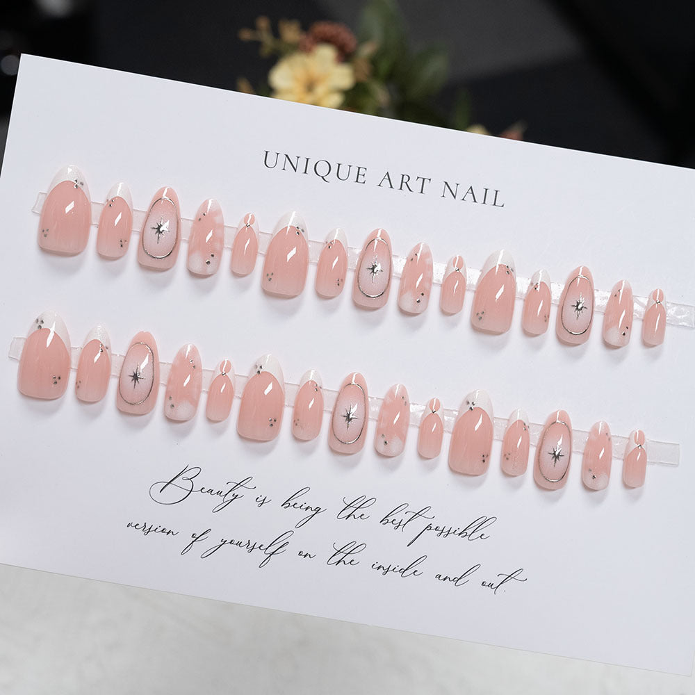 Elegante Stiletto Press-On Nägel mit künstlerischem Design