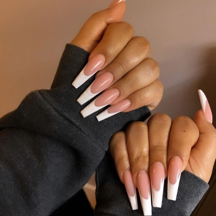 Kunstnagelset im stilvollen French Design Karnz