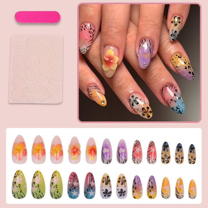 Kunstnagelset mit bunten Blumen- und Leo-Designs Karnz