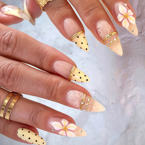 Elegante Florale Design Press-On Nagelspitzen Karnz