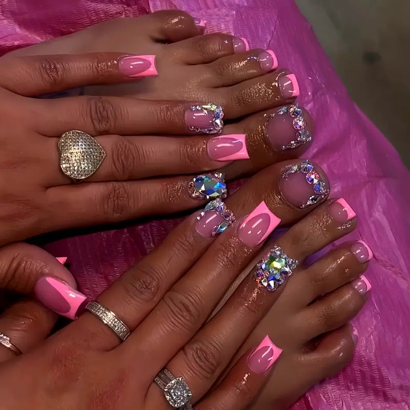Luxuriöses mit Strass verziertes Nagelkunst-Set Karnz