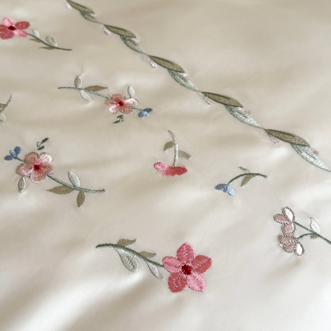 Floral Bestickte Rüschenduvetdeckenset & Kissenbezug mit Satindekor
