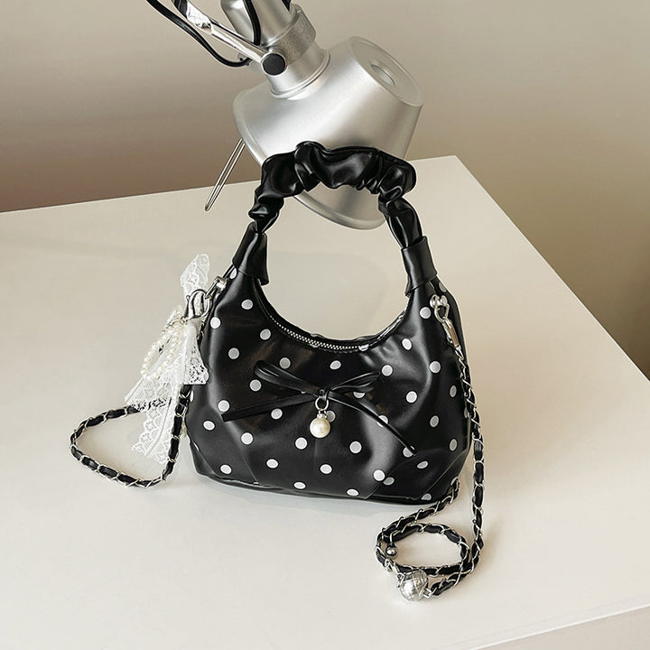 Verspielte gepunktete Handtasche