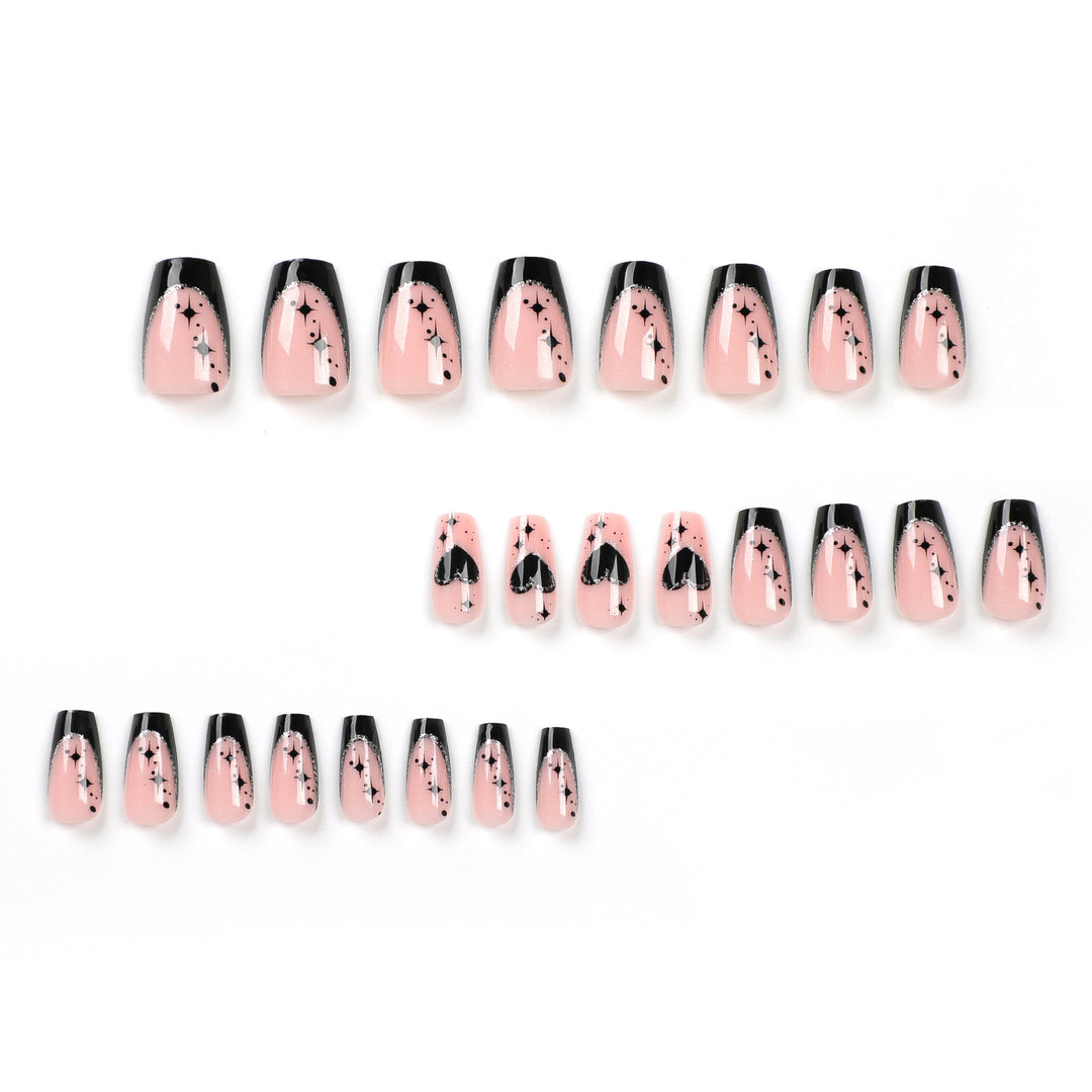 Kunstvolle Nagelverlängerungen mit eleganten Glitzerdetails Karnz