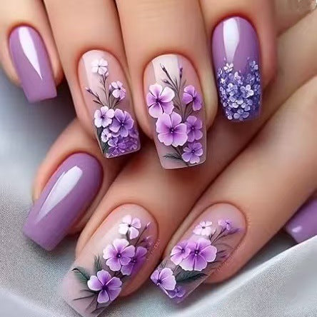 Kunstnagelset mit floralen 3D-Motiven Karnz