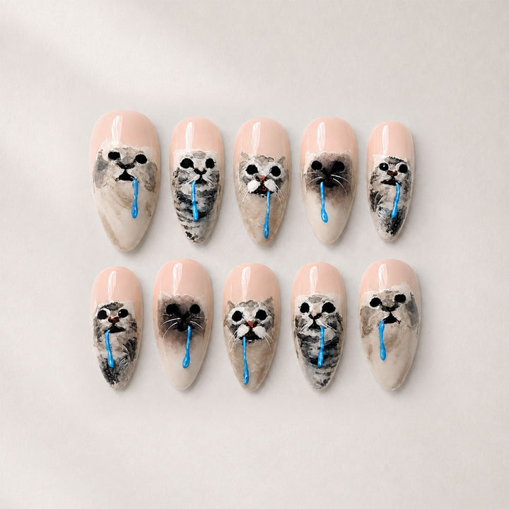 Kunstnagelset mit eleganten floralen Motiven und geplotteten Designs Karnz