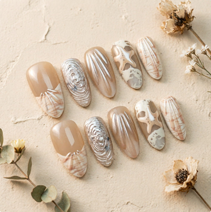 Elegante Nagelspitzen mit Maritimem Design Karnz