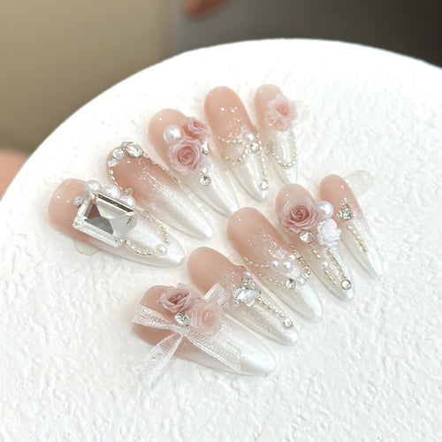 Luxuriöses mit Blumen verziertes Press-On Nagelset