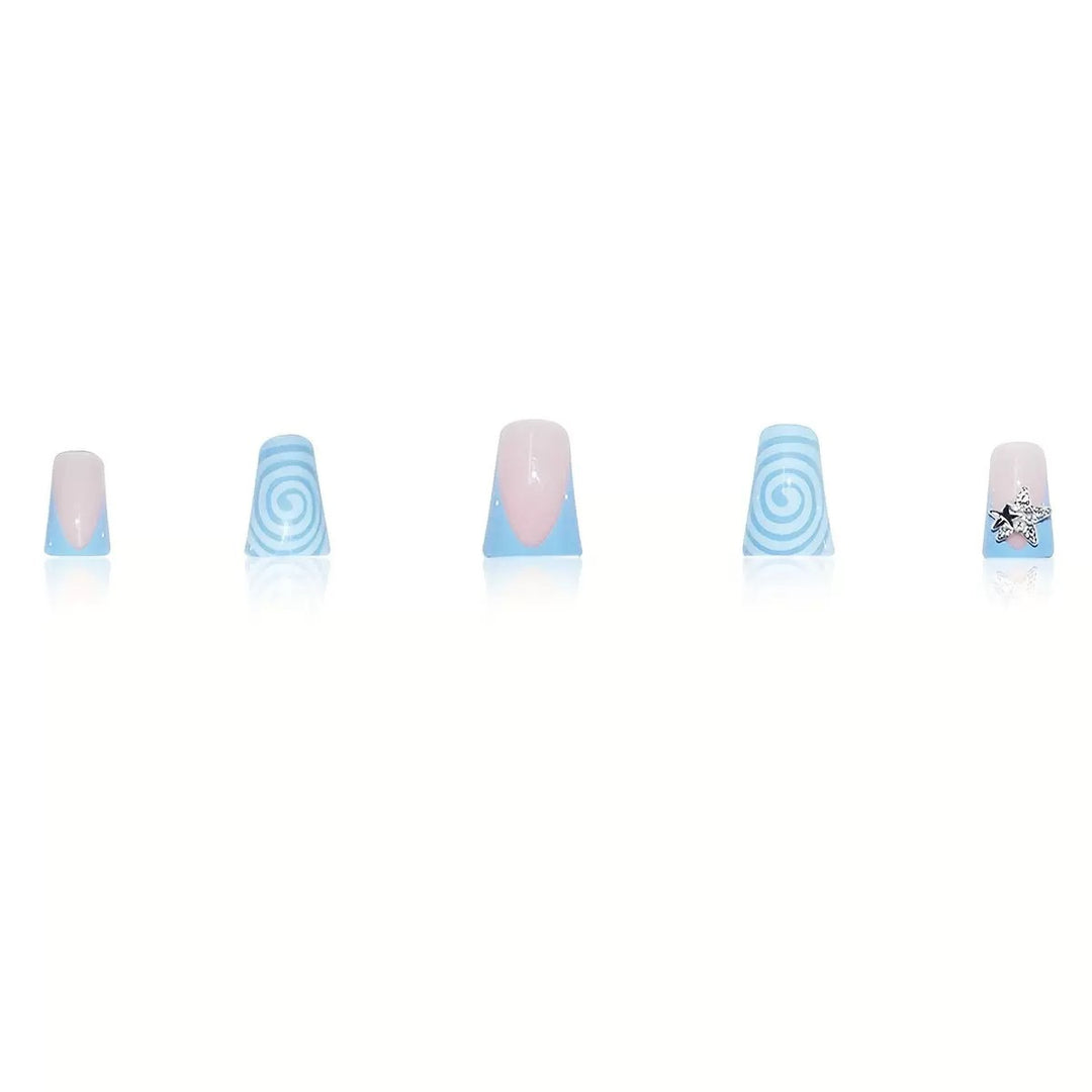 Künstlerisches Lange Press-On Nageldesign mit 3D Sternakzenten Karnz