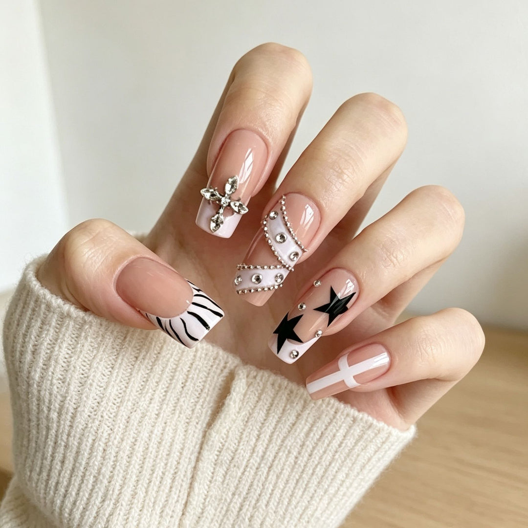 Aufwändige dekorative Acryl-Nagelverzierungen Karnz