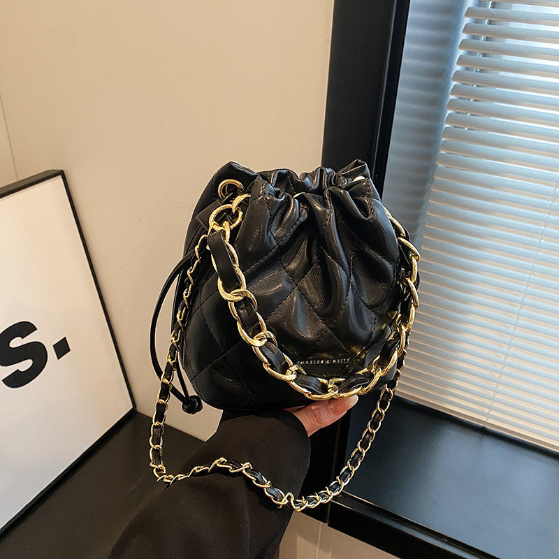 Gepolsterte Mini Eimer-Handtasche Karnz