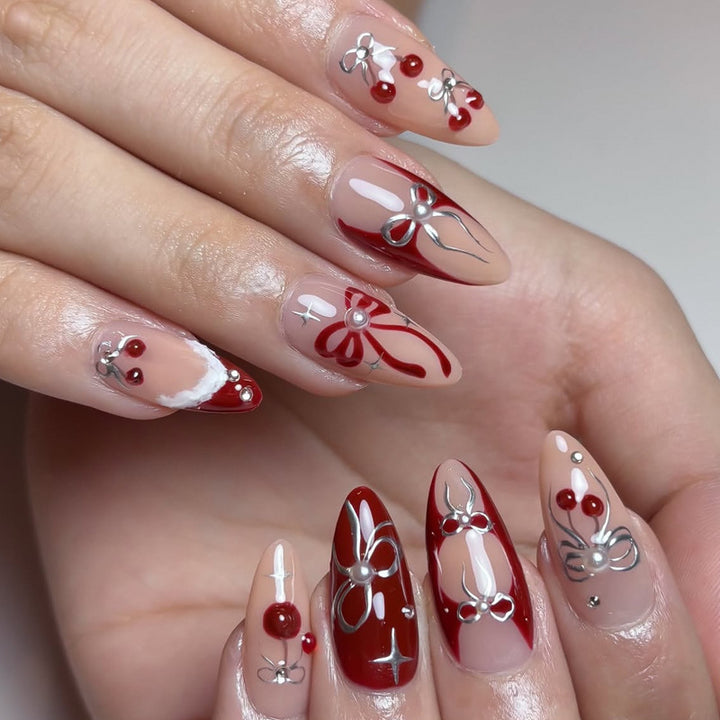Kreatives Kunstnagelset mit romantischen Herz- und Schleifenmotiven Karnz