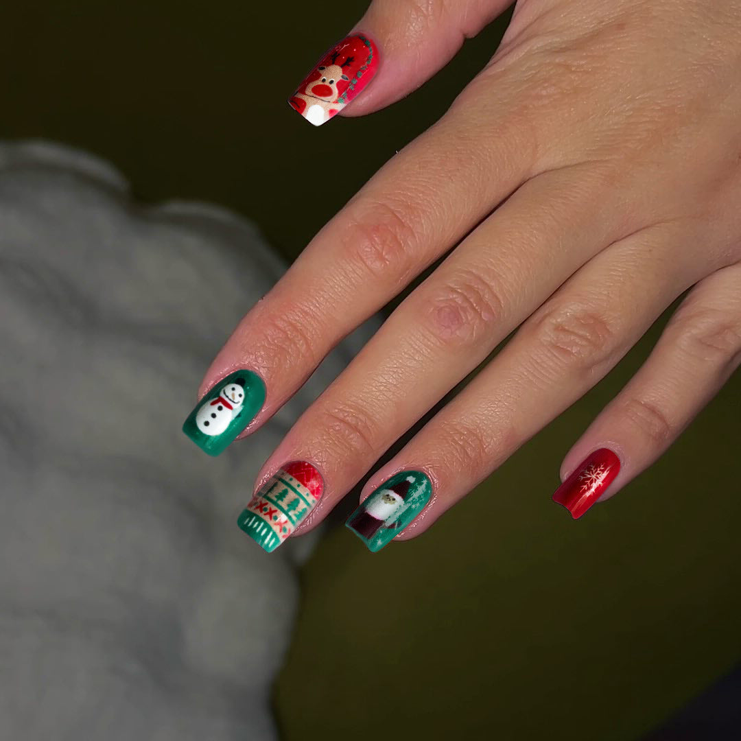 Festliche Feiertagsmotiv-Nagelkunst