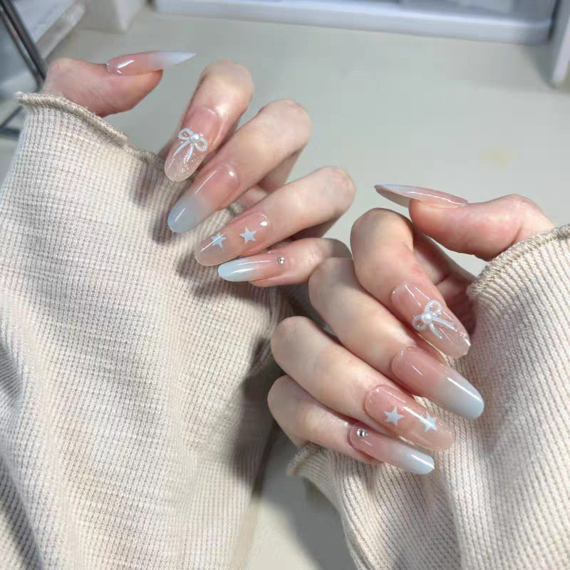 Dekoratives Press-On Nagelkunst-Set mit Schleife und Farbverlaufdetails Karnz