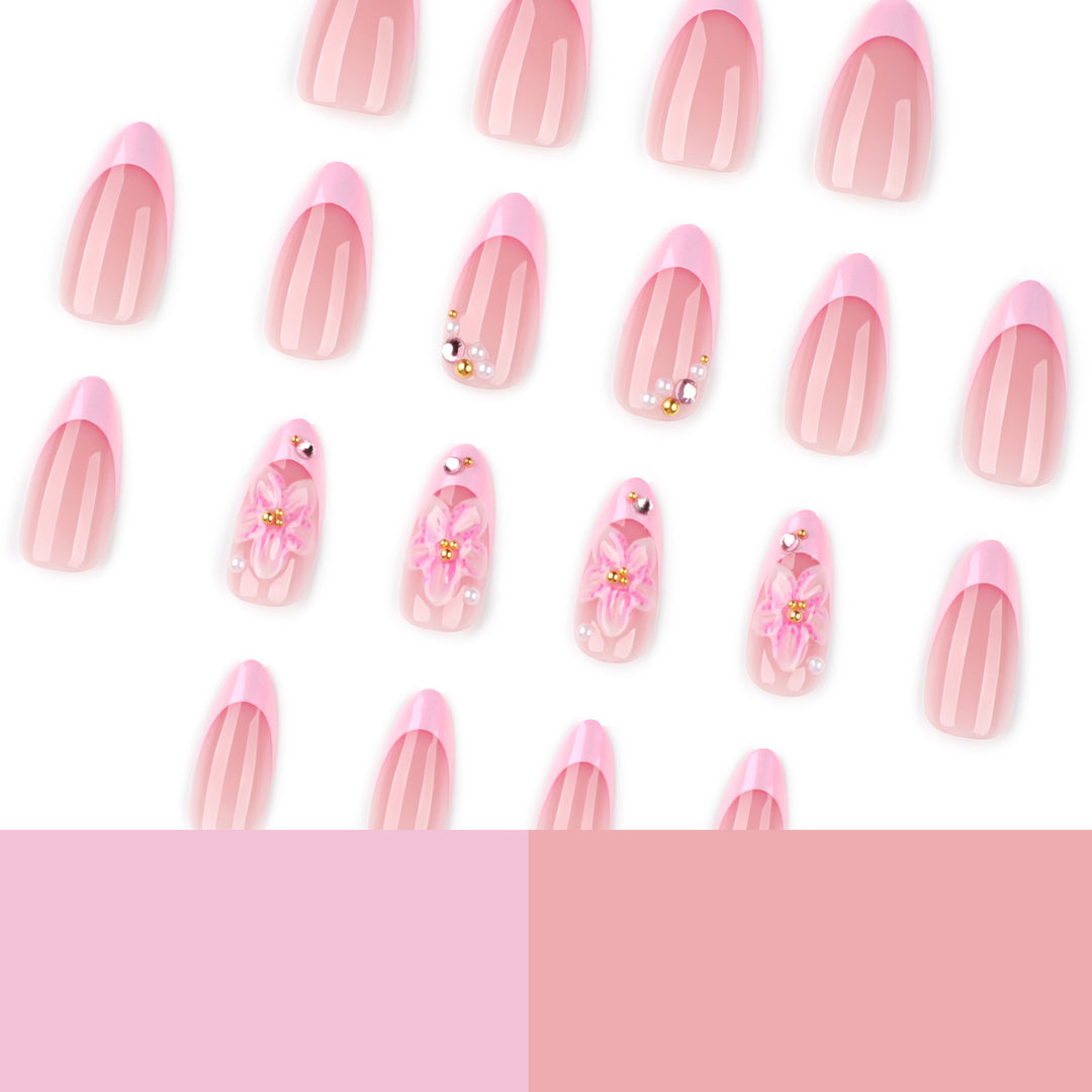 Kunstvolle Nagelverlängerungen mit elegantem floralem Design Karnz