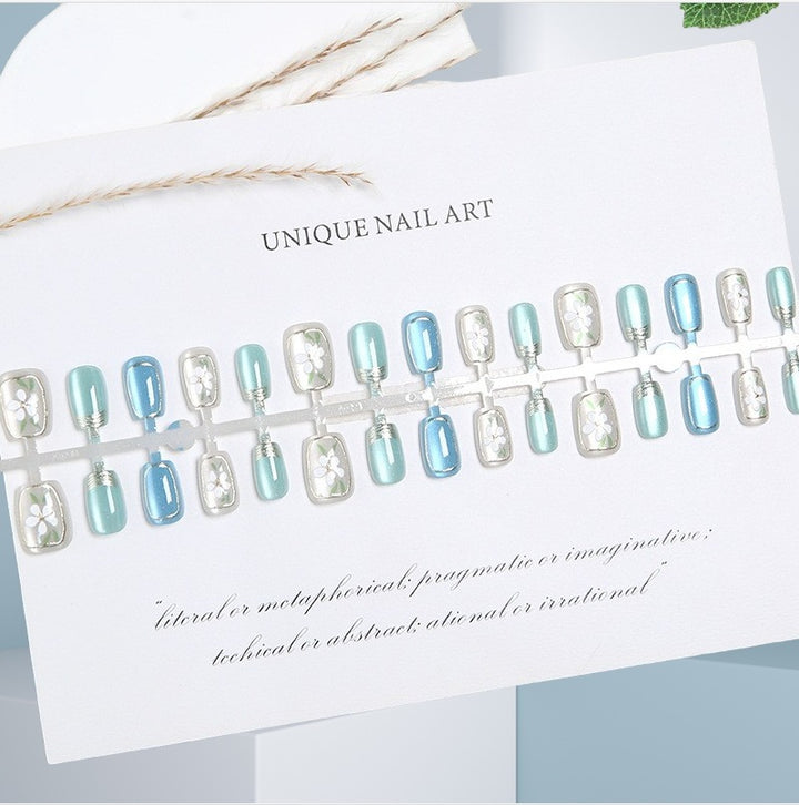 Detailliertes Floral Press-On Nail Art Set Karnz