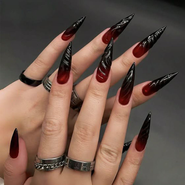 Künstlerische Stiletto Press-On Nägel mit dramatischem Ombre-Effekt Karnz
