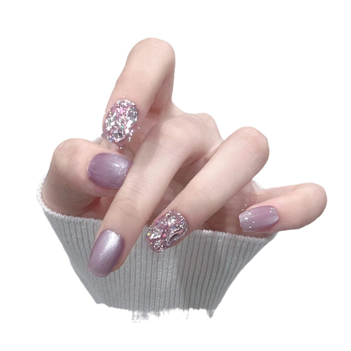 Elegante, glitzernd dekorierte Press-On-Nagelset Karnz