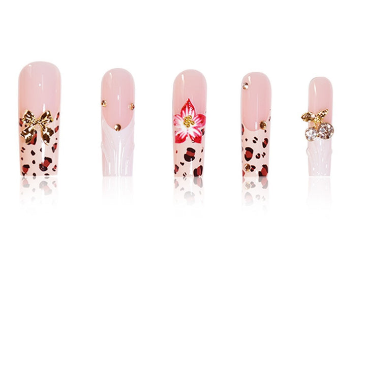 Künstlerische Acryl-Nagelerweiterungen mit floralem und tierischem Druckdesign Karnz
