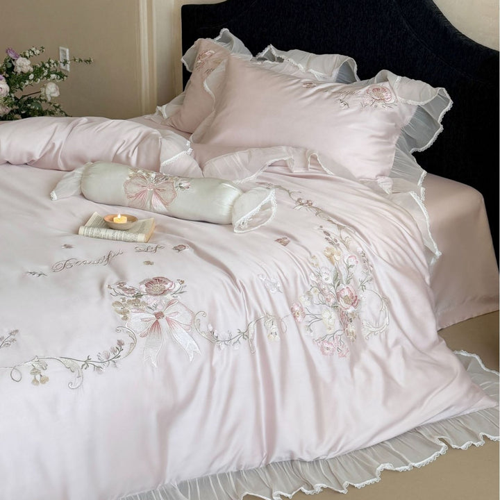 Luxuriöses gesticktes Satin Bettbezugset mit Rüschenspitze aus Chiffon