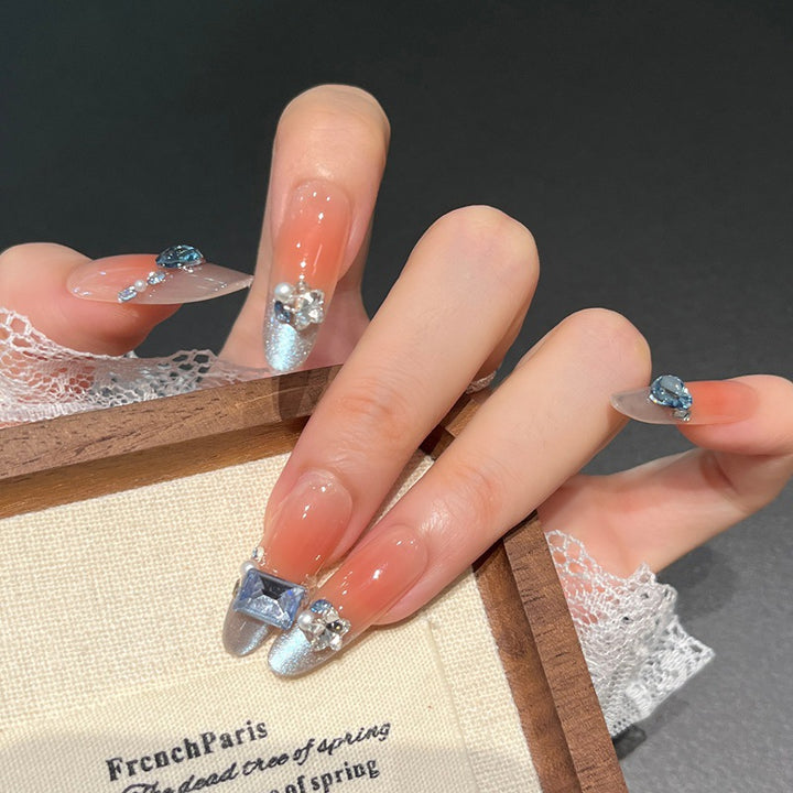 Kristallverzierte Nagelkunstverlängerungen Karnz