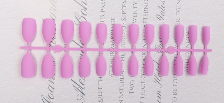 Stiletto Press-On Nail Set Karnz