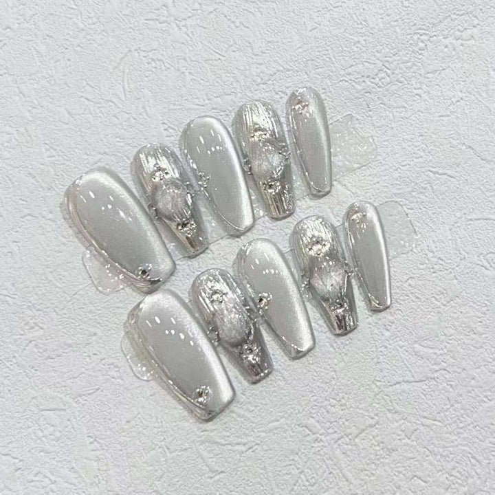 Elegantes Press-On-Nagelset mit Metallic-Finish Karnz
