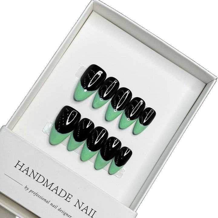 Künstlerisches Press-On-Nagelset mit elegantem Ombre-Design