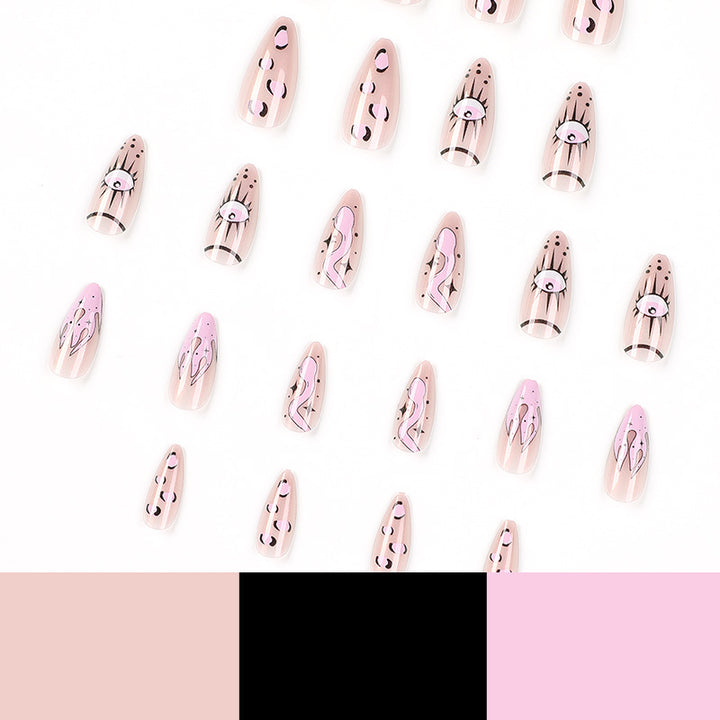 Kunstvolle Nagelverlängerungen im kreativen Design Karnz