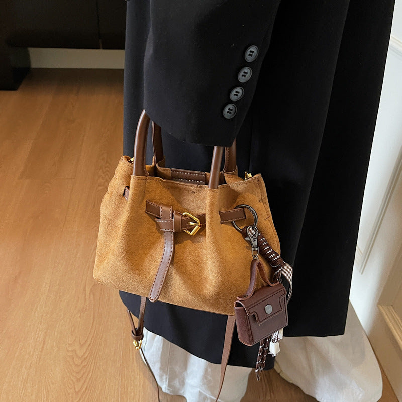 Elegante Wildleder Handtasche Karnz