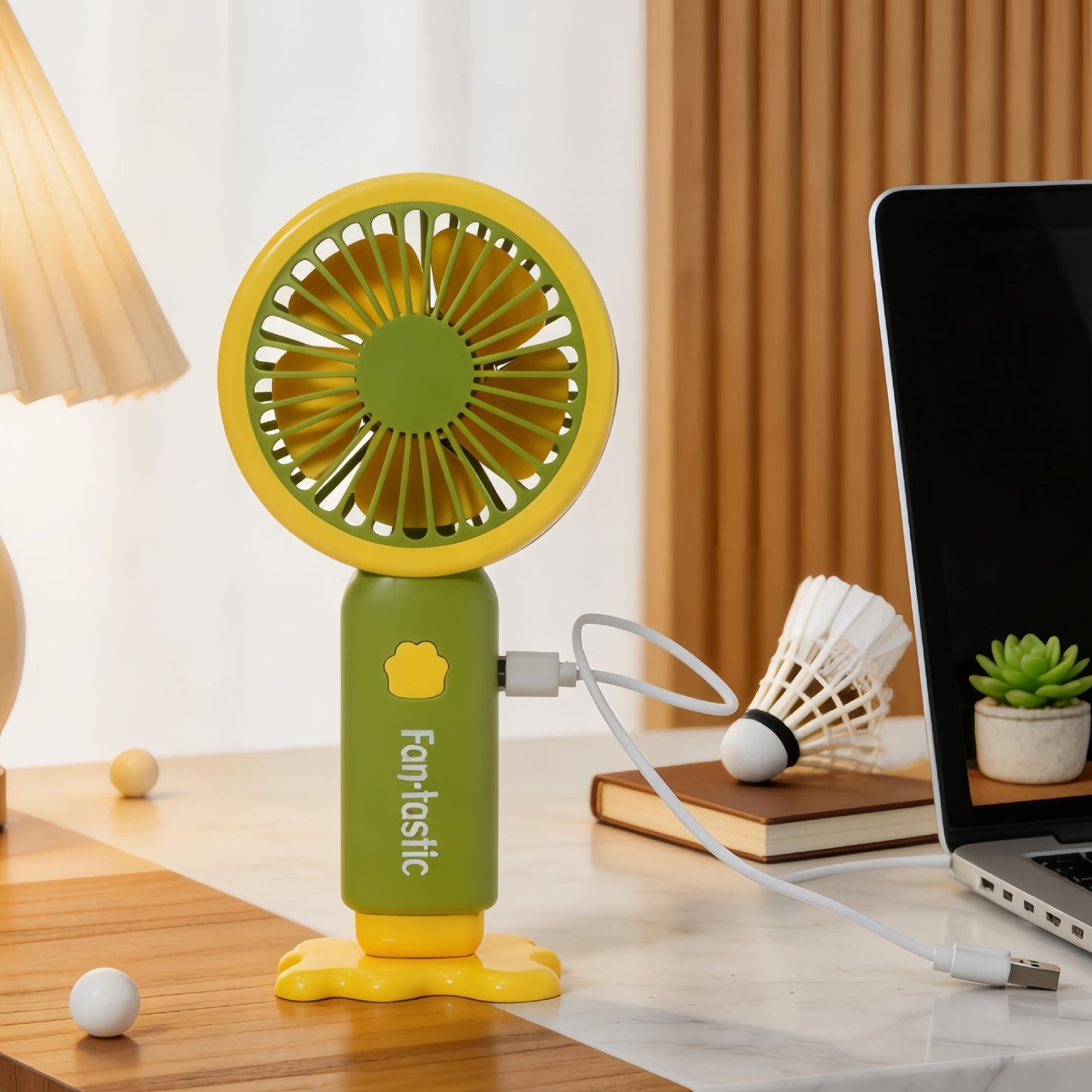 Damen Tragbarer Mini-Ventilator mit Sprühfunktion und USB-Ladeoption Karnz