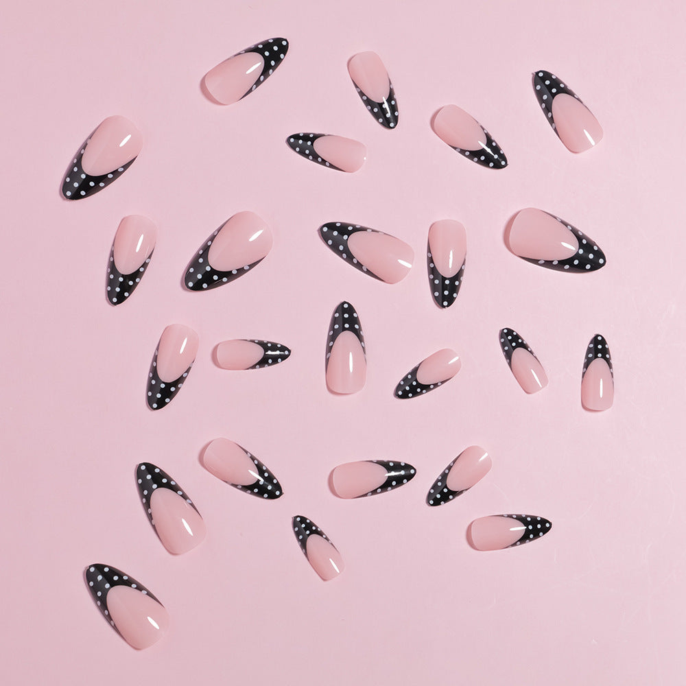 Künstlerisches French Tip Press-On Nails Set Karnz