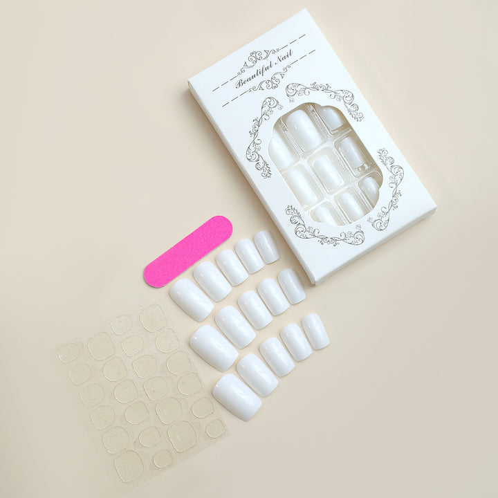 Kunstnagelset mit nagelneuem Design und perfekter Passform Karnz